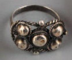 boulogne-ou-calais-bague-a-cinq-cabochons-relies-par-des-cordages-ancien-vieux-courgain.jpg