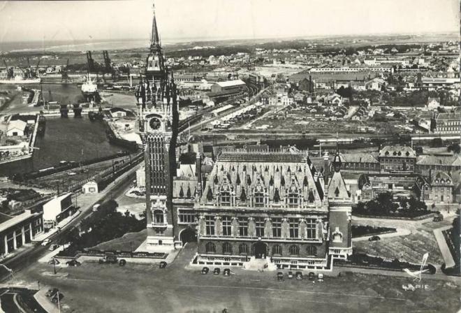 calais-hotel-de-ville-ancien-college.jpg