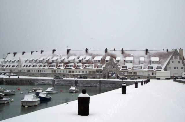 calais-immeuble-de-la-matelote-sous-la-neige-herve-tavernier-calais-blog.jpg