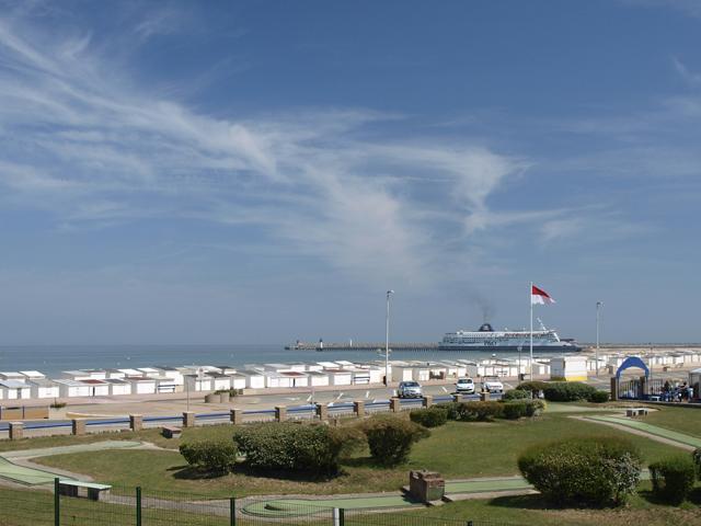 calais-la-plage-et-les-chalets.jpg