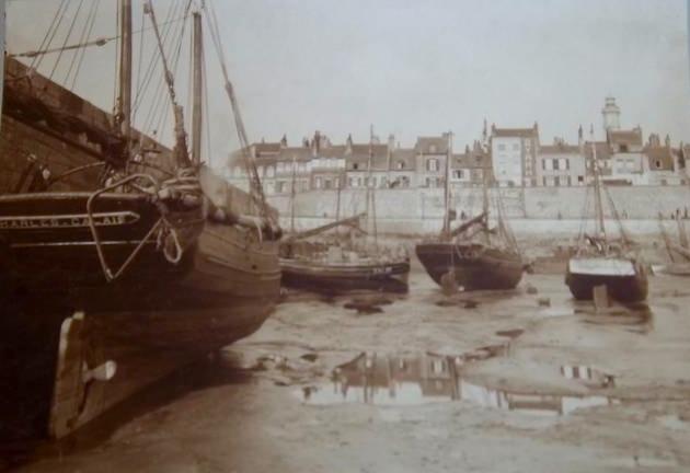 calais-le-courgain-a-maree-basse-par-paul-villy.jpg