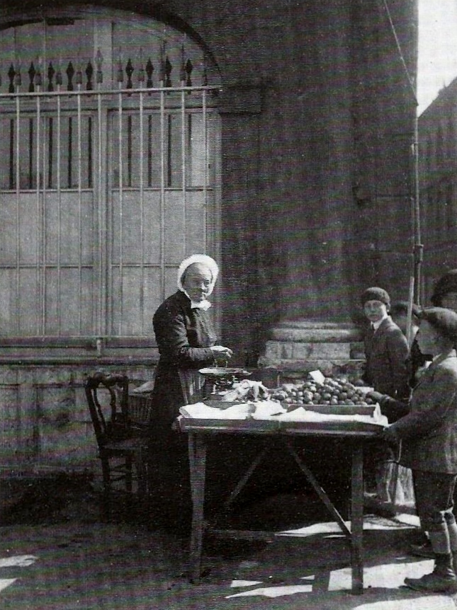 calais-zelie-etait-toujours-coiffee-d-une-fontange.jpg