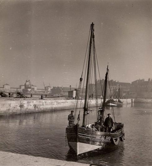 Photographe ancienne de Calais bateau de peche