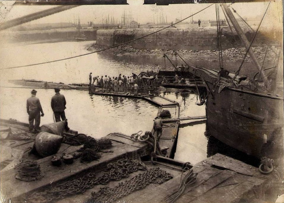 photo Calais submersible le pluviose et les secouriste