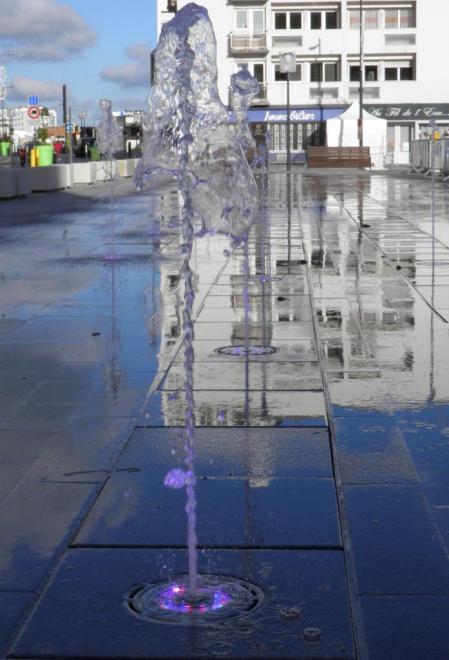fontaine-nouvelle-calais-place-d-armes.jpg
