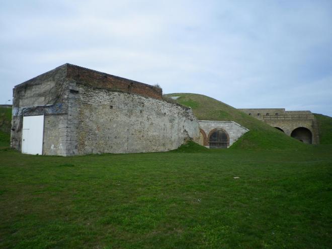 le corps de garde du fort risban de calais.jpg