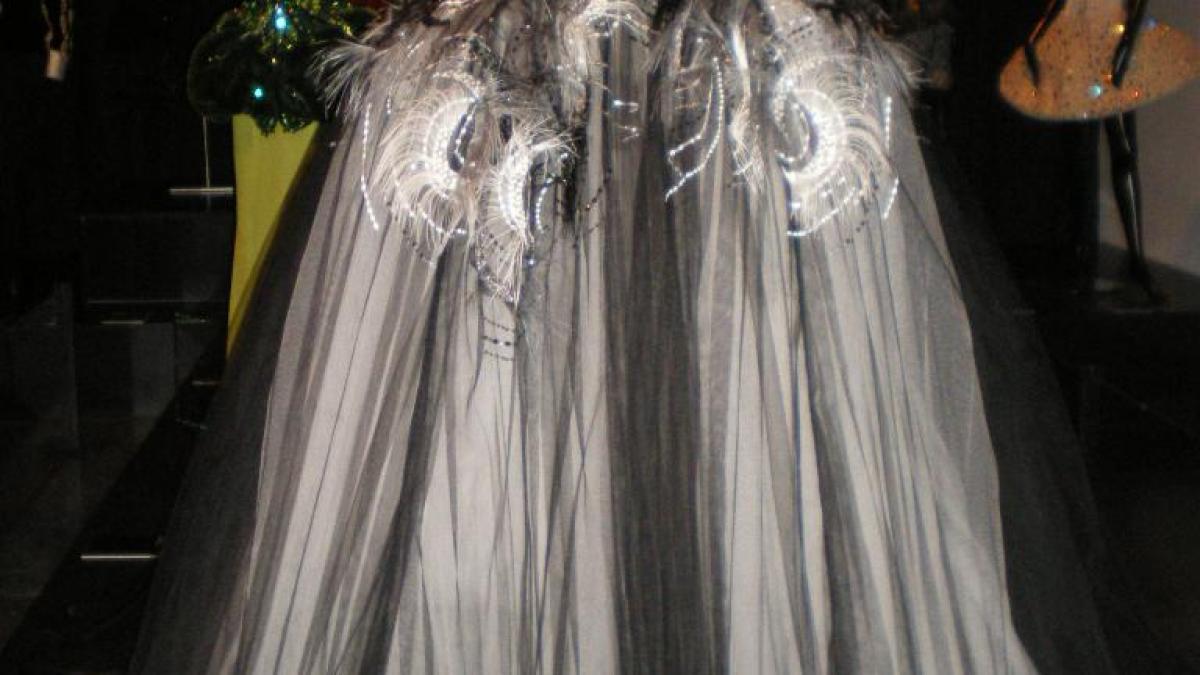 robes de grands couturiers calais cité de la dentelle