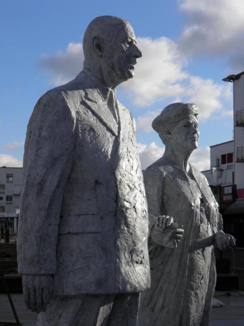 general-de-gaulle-calais-statue.jpg