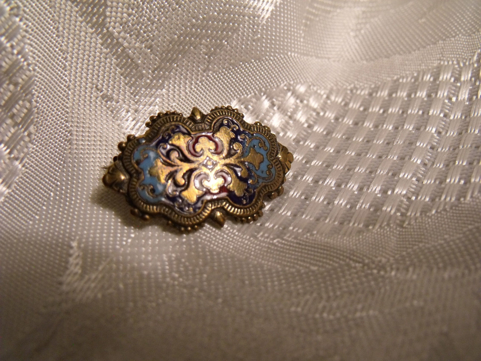 Broche ancienne emaillee