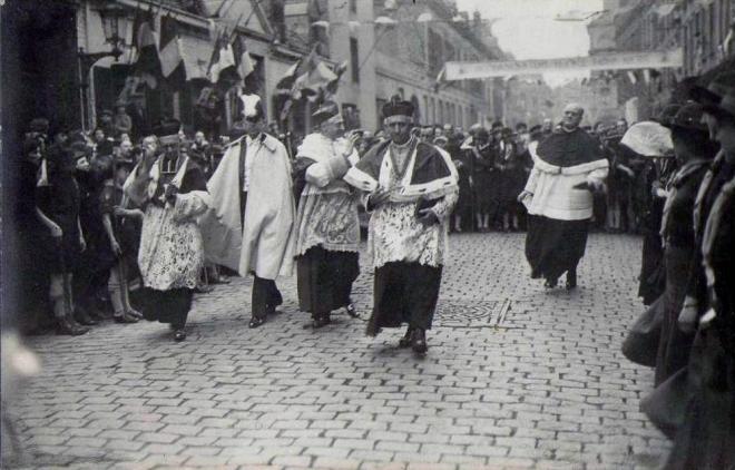 calais-30-mai-1937-procession-du-st-sacrement.jpg