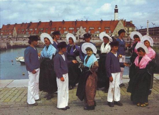 calais-groupe-folklorique-des-dames-de-la-halle-herve-tavernier-calais.jpg