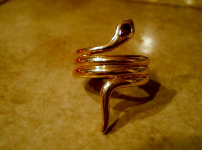 calais-la-bague-serpent-20-eme-siecle.jpg