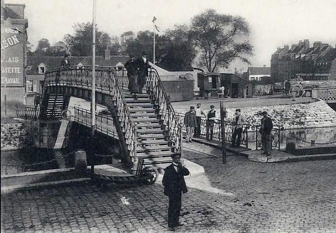 calais-la-passerelle-du-pont-de-vic.jpg