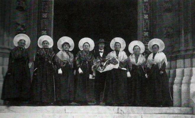 calais-les-dames-de-la-halle-en-1927-courgain-matelote-ancien-calais.jpg