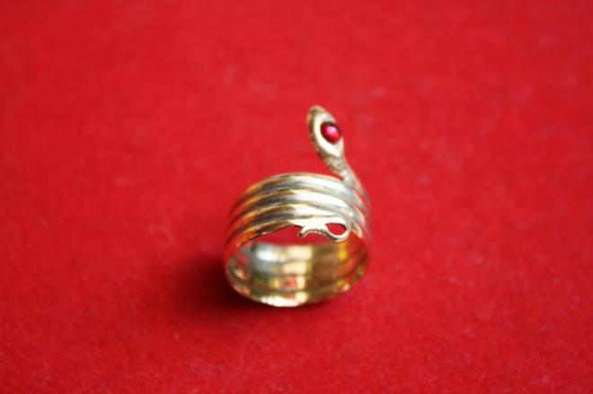 bague-serpent-courgain-calais-portée-par-courguinoise.jpg